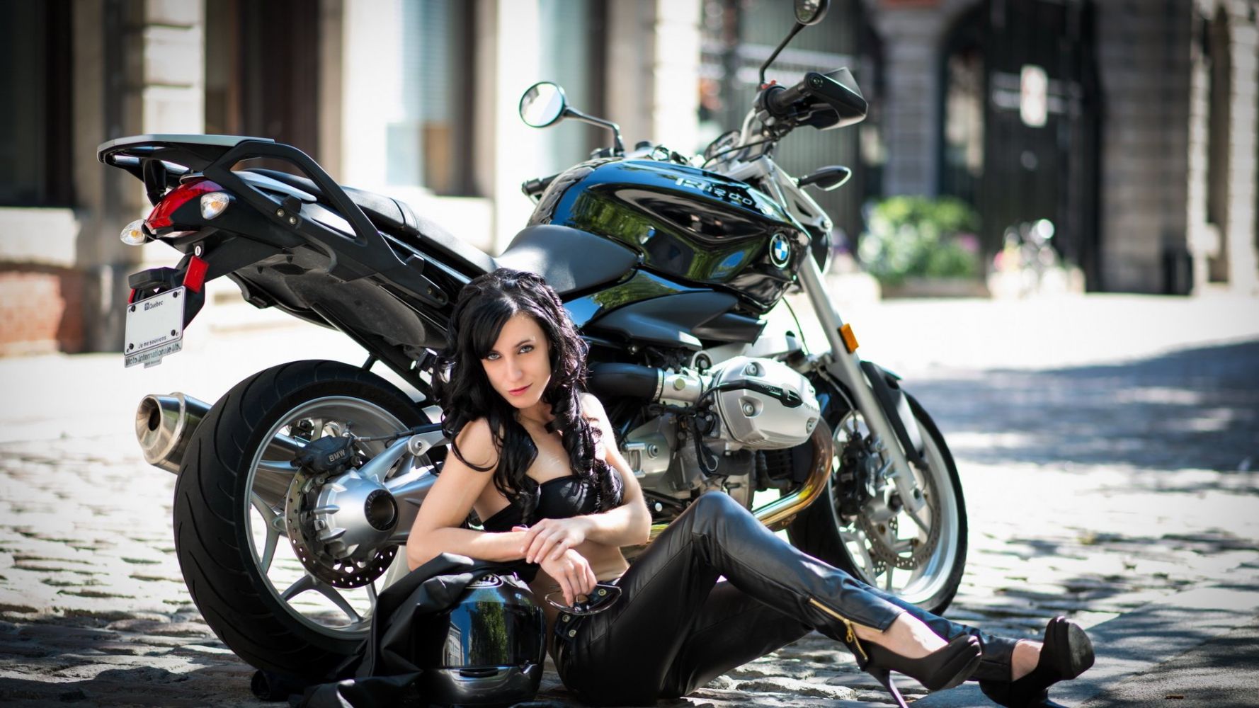 European women on bikes in Yokohama