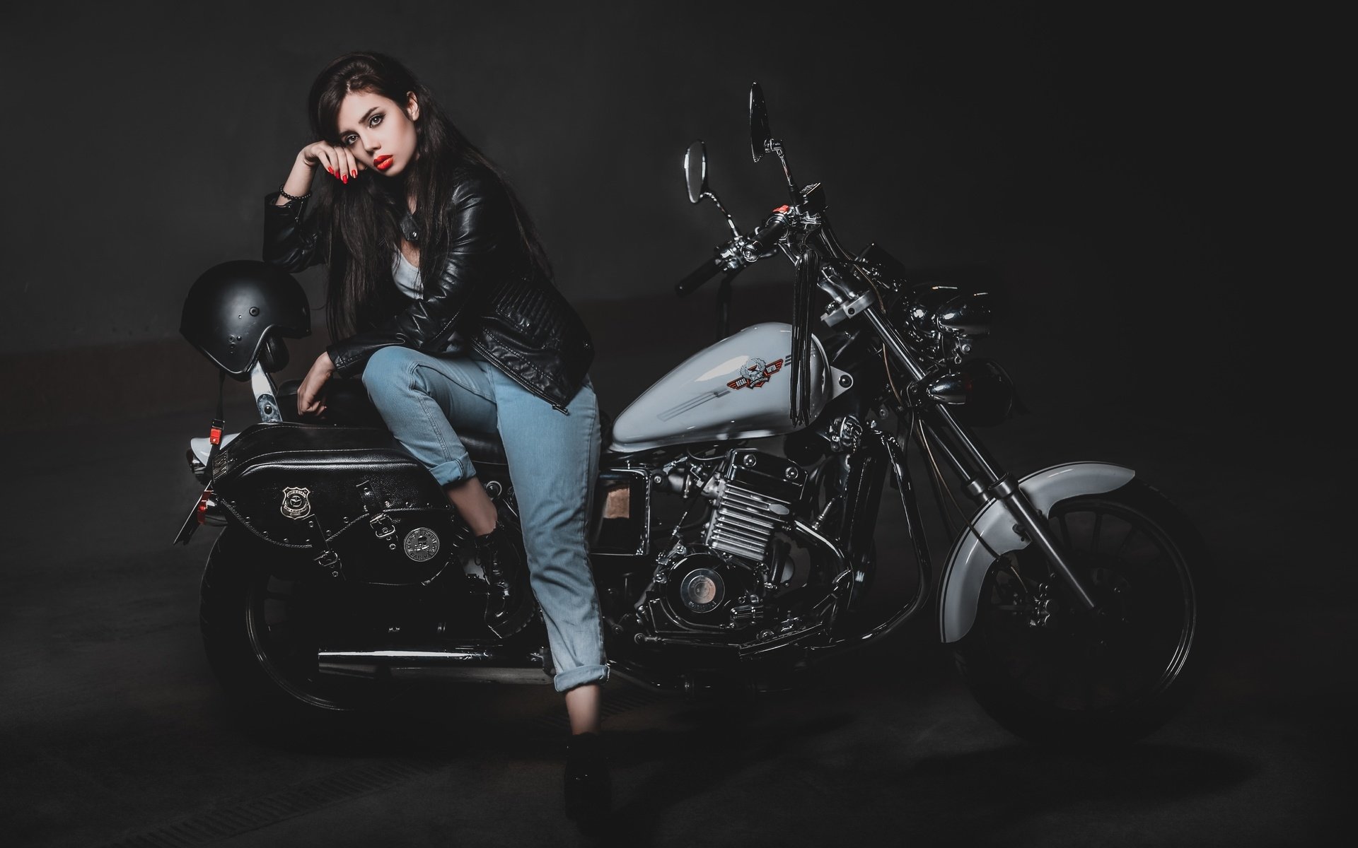 Biker girls: style and drive in Yokohama