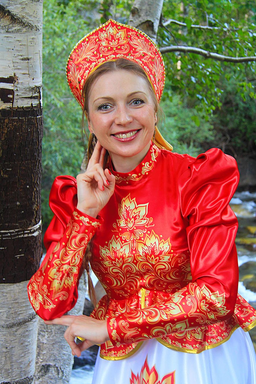 Women in Slavic costumes in Yokohama